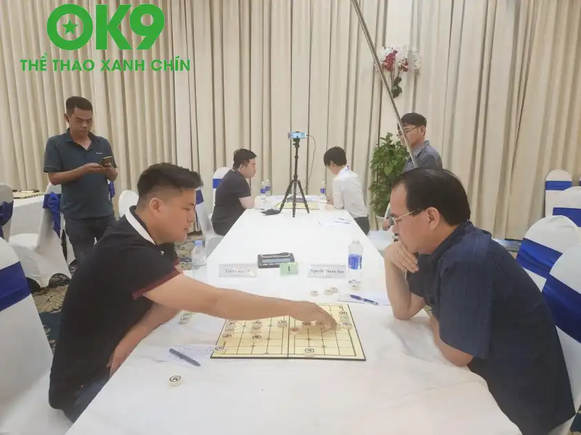 Lại Lý Huynh và Nguyễn Thành Bảo trong trận chung kết cờ tiêu chuẩn giải vô địch quốc gia 2025. (Ảnh: Thăng Long Kỳ Đạo) Lại Lý Huynh và Nguyễn Thành Bảo trong trận chung kết cờ tiêu chuẩn giải vô địch quốc gia 2025. (Ảnh: Thăng Long Kỳ Đạo)