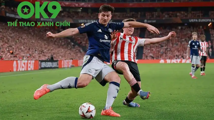 Maguire chơi tốt trong một số tình huống đá ở cánh phải Maguire chơi tốt trong một số tình huống đá ở cánh phải